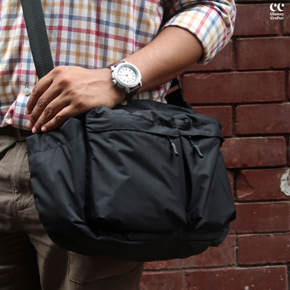 Juno Messenger Bag- Carbon Black