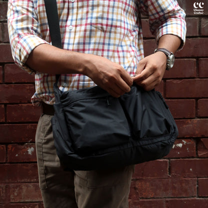 Juno Messenger Bag- Carbon Black