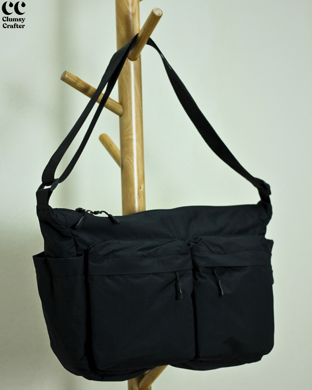 Juno Messenger Bag- Carbon Black